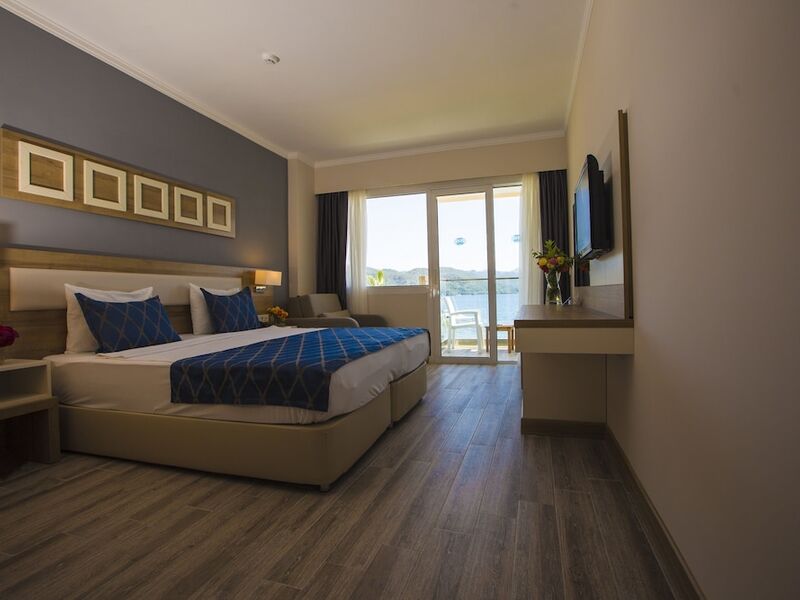 Fortezza Beach Resort Hotel