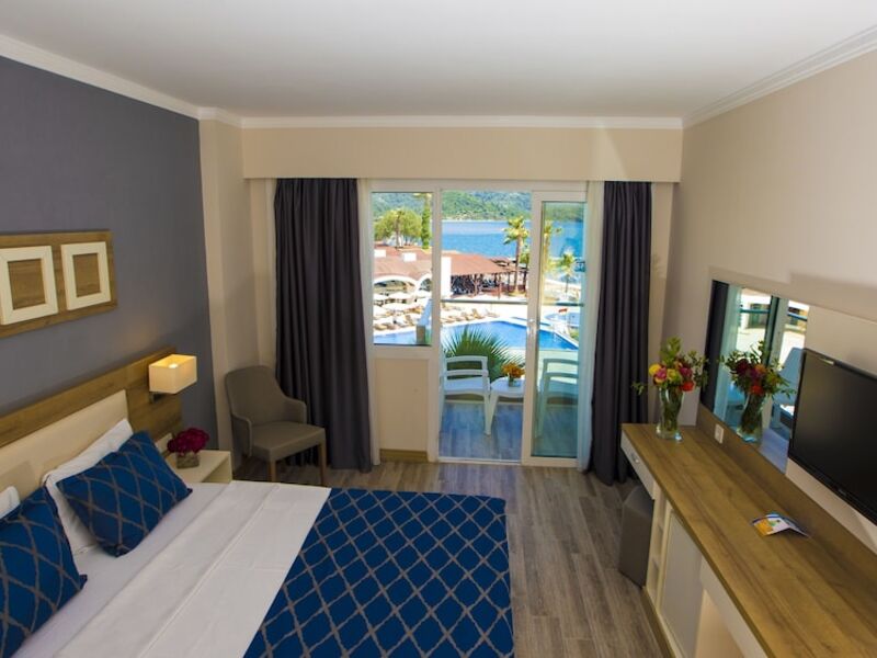 Fortezza Beach Resort Hotel