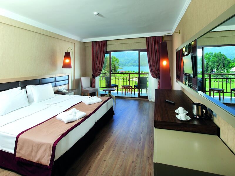 Fortezza Beach Resort Hotel