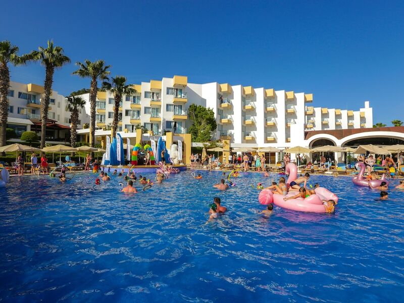 Fortezza Beach Resort Hotel