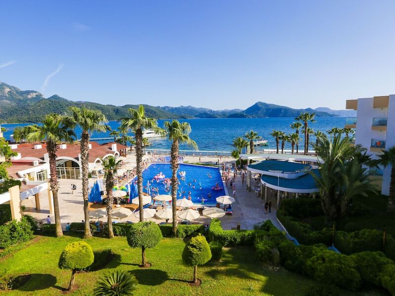 Fortezza Beach Resort Hotel