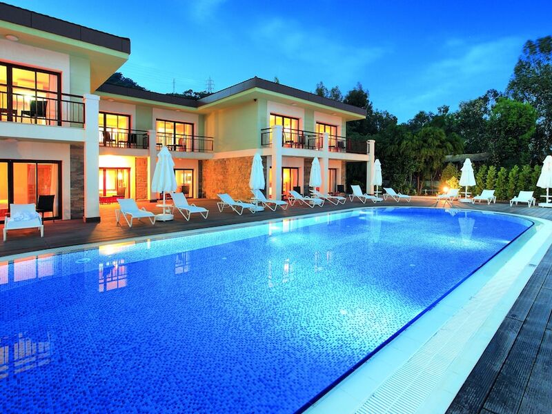 Fortezza Beach Resort Hotel