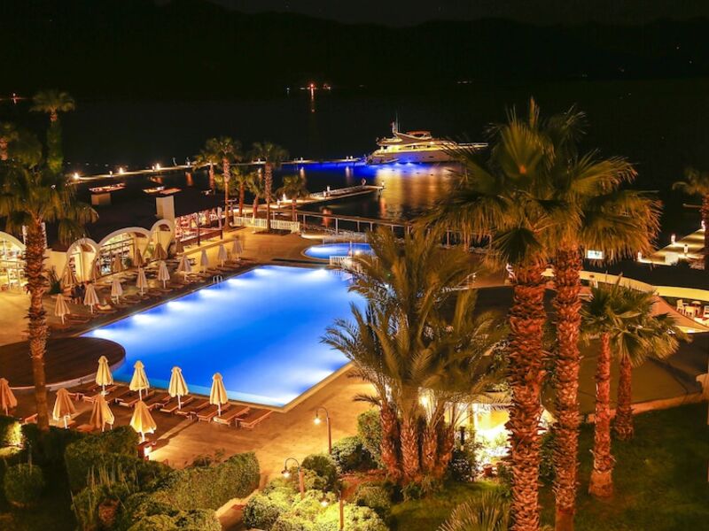 Fortezza Beach Resort Hotel