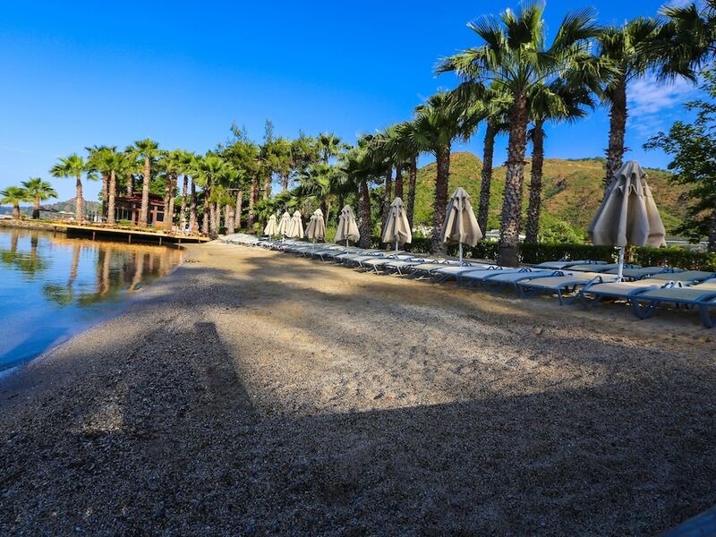 Fortezza Beach Resort Hotel