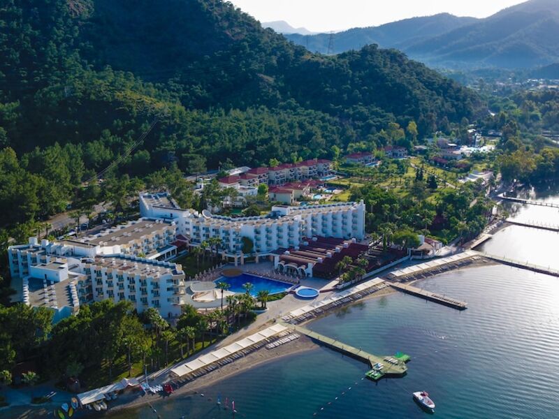 Fortezza Beach Resort Hotel